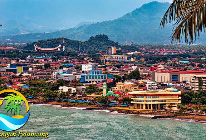 Padang: Wisata Kuliner dan Alam