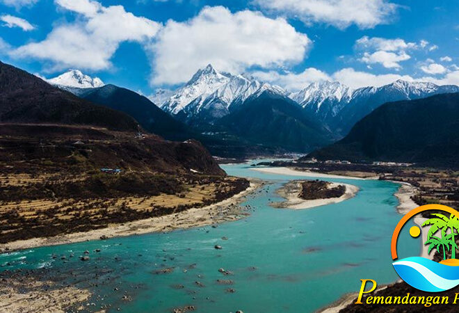 Air Terjun dan Danau Ajaib di Kawasan Wisata Tibet